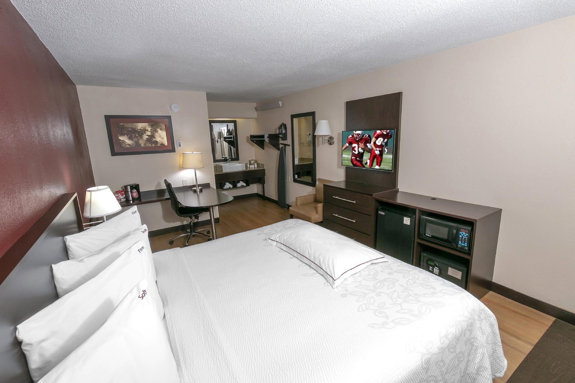 Red Roof Inn Plus+ St. Louis - Forest Park / Hampton Ave. מראה חיצוני תמונה