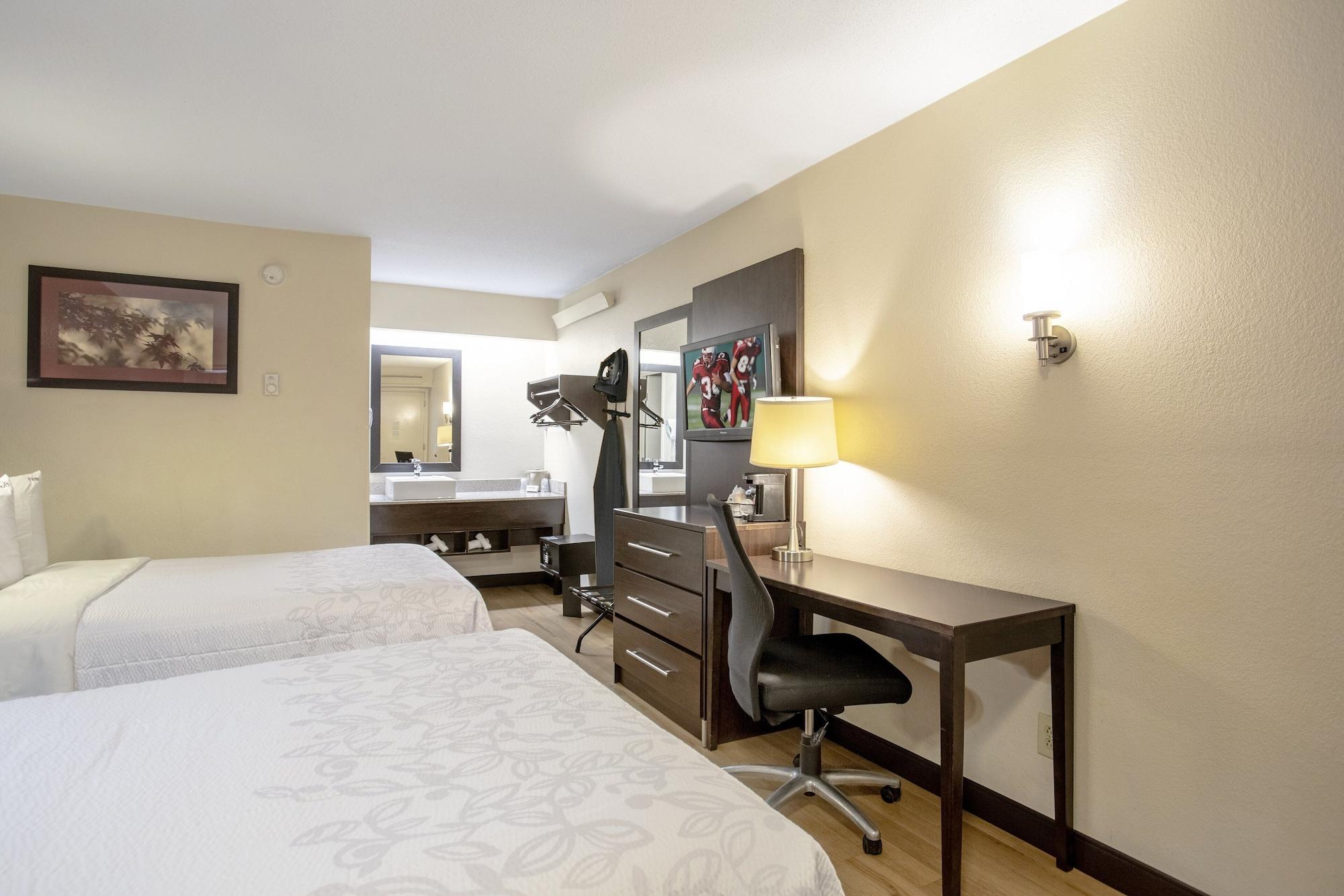 Red Roof Inn Plus+ St. Louis - Forest Park / Hampton Ave. מראה חיצוני תמונה