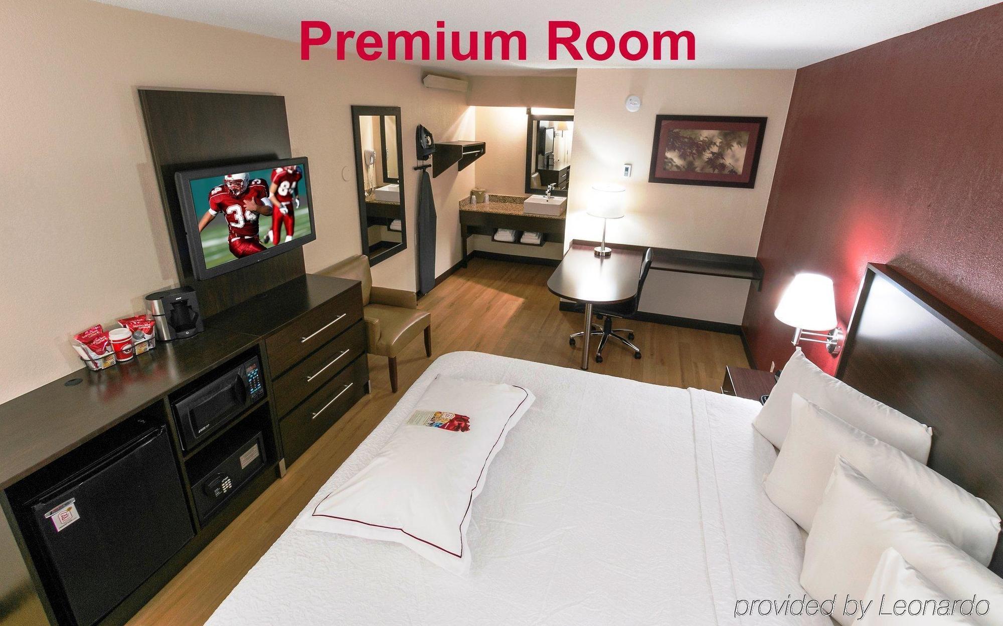 Red Roof Inn Plus+ St. Louis - Forest Park / Hampton Ave. מראה חיצוני תמונה