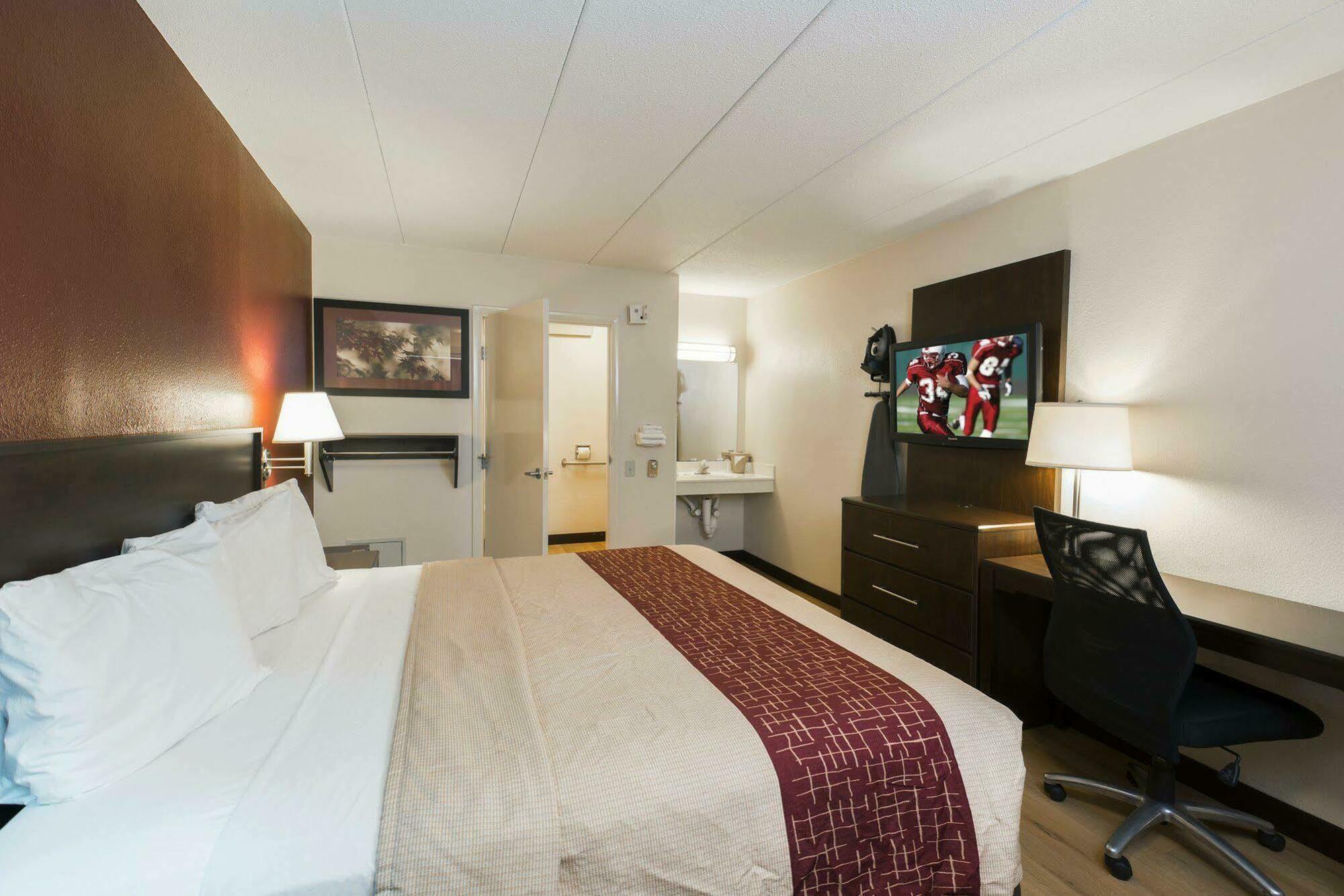 Red Roof Inn Plus+ St. Louis - Forest Park / Hampton Ave. מראה חיצוני תמונה